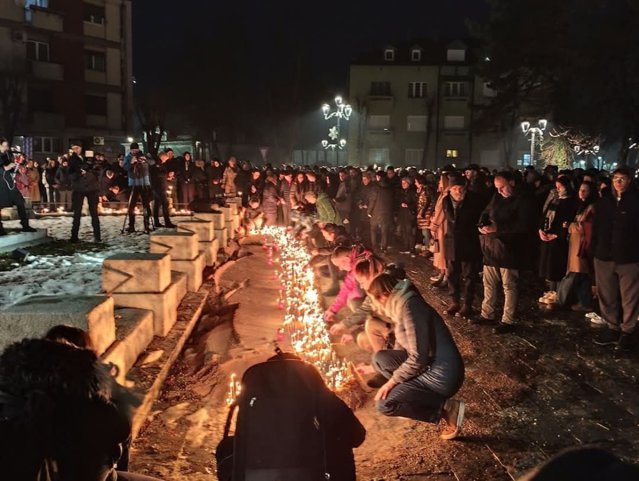 Doliu şi proteste la Cetinje: mii de oameni comemorează victimele masacrului şi cer răspunsuri