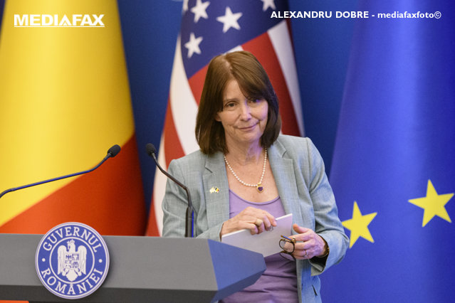 Kathleen Kavalec participă la oficierea deciziei SUA privind includerea României în programul Visa Waiver