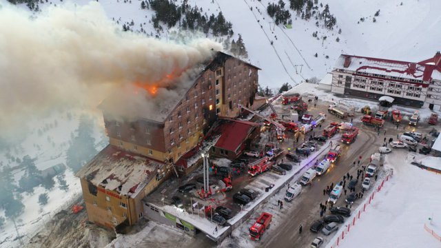 Nouă persoane au fost reţinute în Turcia, în urma incendiului de la un hotel dintr-o staţiune de schi