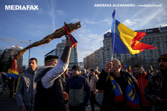 Protest în Capitală: Un bărbat asupra căruia a fost găsită o sumă mare bani, dus la poliţie