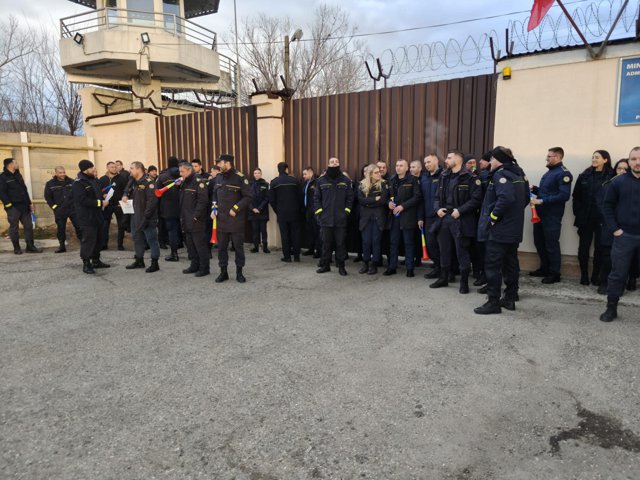 Proteste ale poliţiştilor de penitenciar în mai multe oraşe din ţară