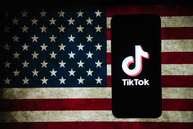 Trump afirmă că va permite aplicaţiei TikTok să funcţioneze din nou, dar vrea ca SUA să deţină 50% din acţiuni