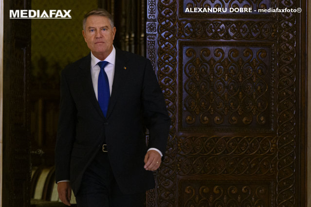 Final de drum pentru Iohannis. Bolojan a preluat mandatul de preşedinte interimar. Ultimele cuvinte ale lui Iohannis: „Mult succes. Să aveţi grijă de România”