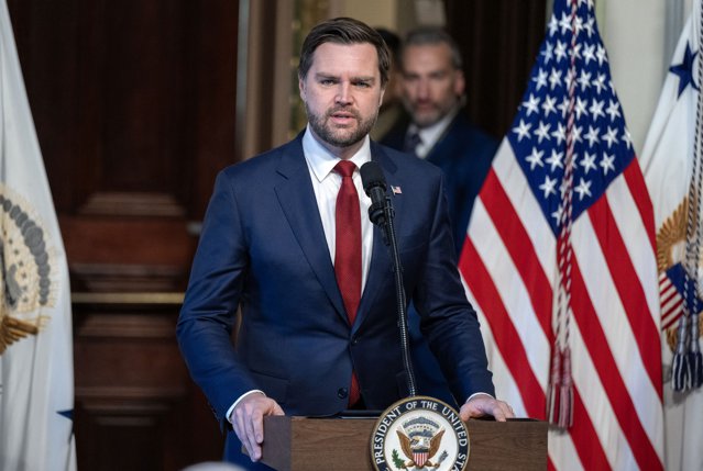 JD Vance şi Elon Musk provoacă tensiuni în Germania prin apărarea extremei drepte