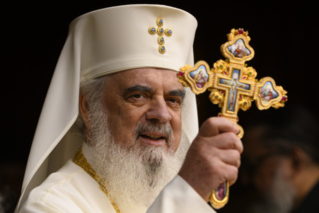 Patriarhul Daniel îi urează Papei Francisc însănătoşire grabnică