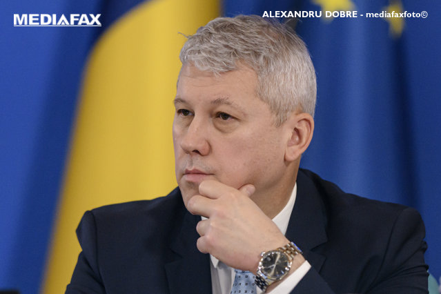 Predoiu: Nu este democraţie dacă politicienii sunt sprijiniţi sau se asociază cu oameni înarmaţi