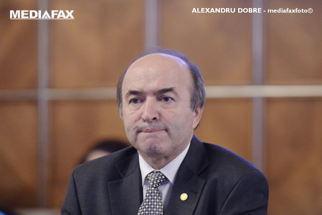 Toader: Preşedintele şi-a dat demisia dintr-o funcţie pe care oricum o ocupa fără drept