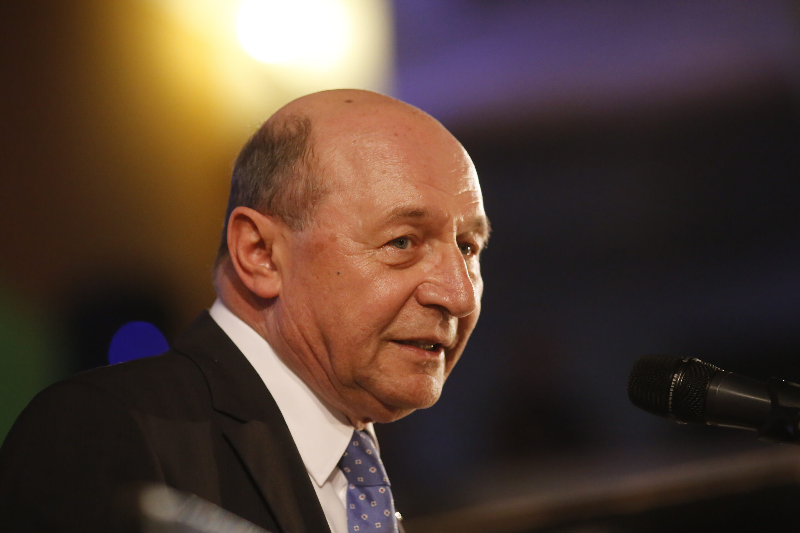 Băsescu critică politica SUA: E clar că Donald Trump își corelează pozițiile și acțiunile cu Putin