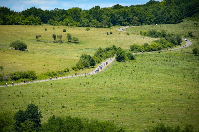 Colinele Transilvaniei pe bicicletă. Carpathia Bike Tour revine pe 31 mai 2025: Înscrieri deschise pentru ediţia a IV-a