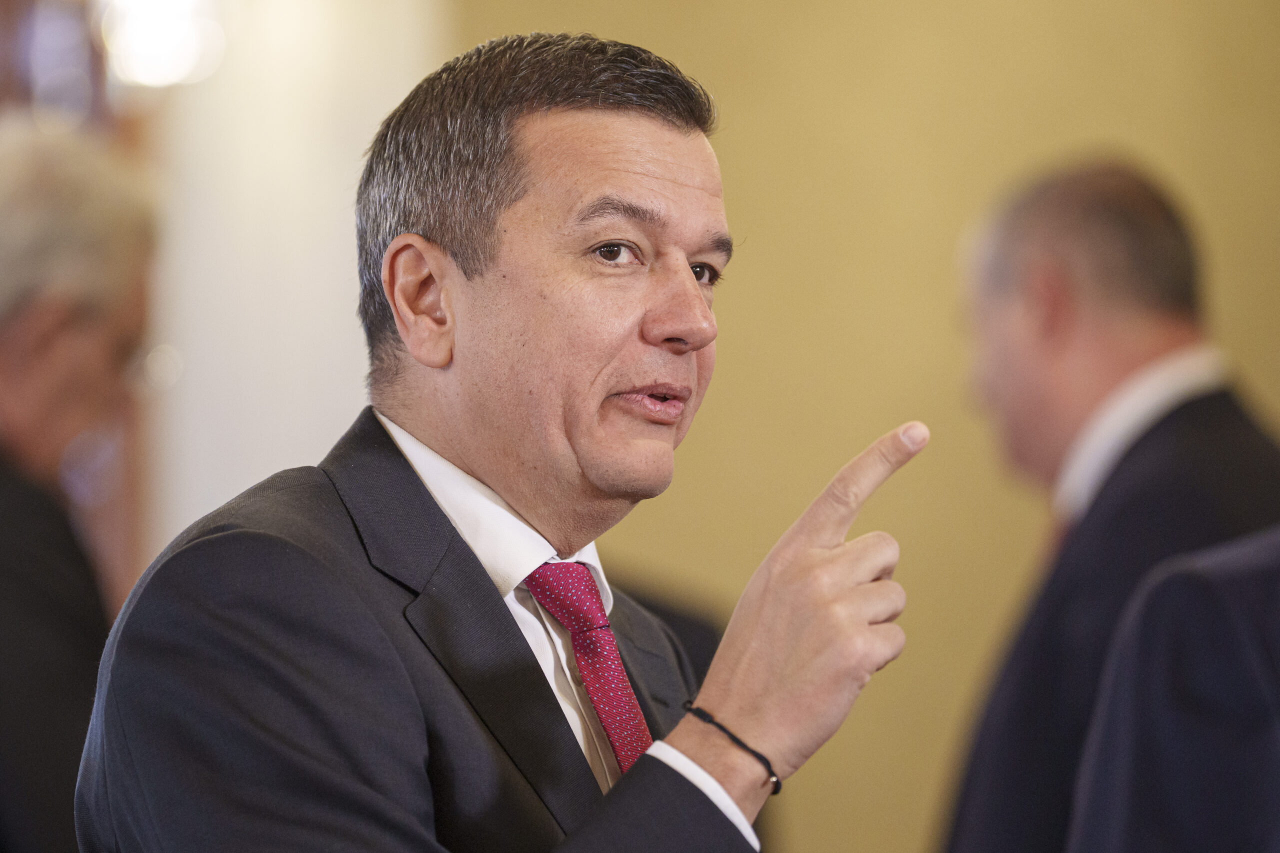 Grindeanu acuză USR că încearcă să schimbe coaliția aruncând teme false