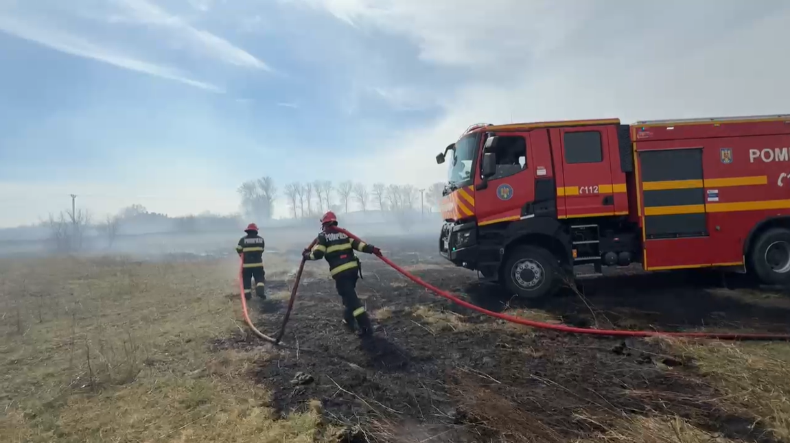 Incendiu în Delta Dunării: se manifestă pe 10 hectare