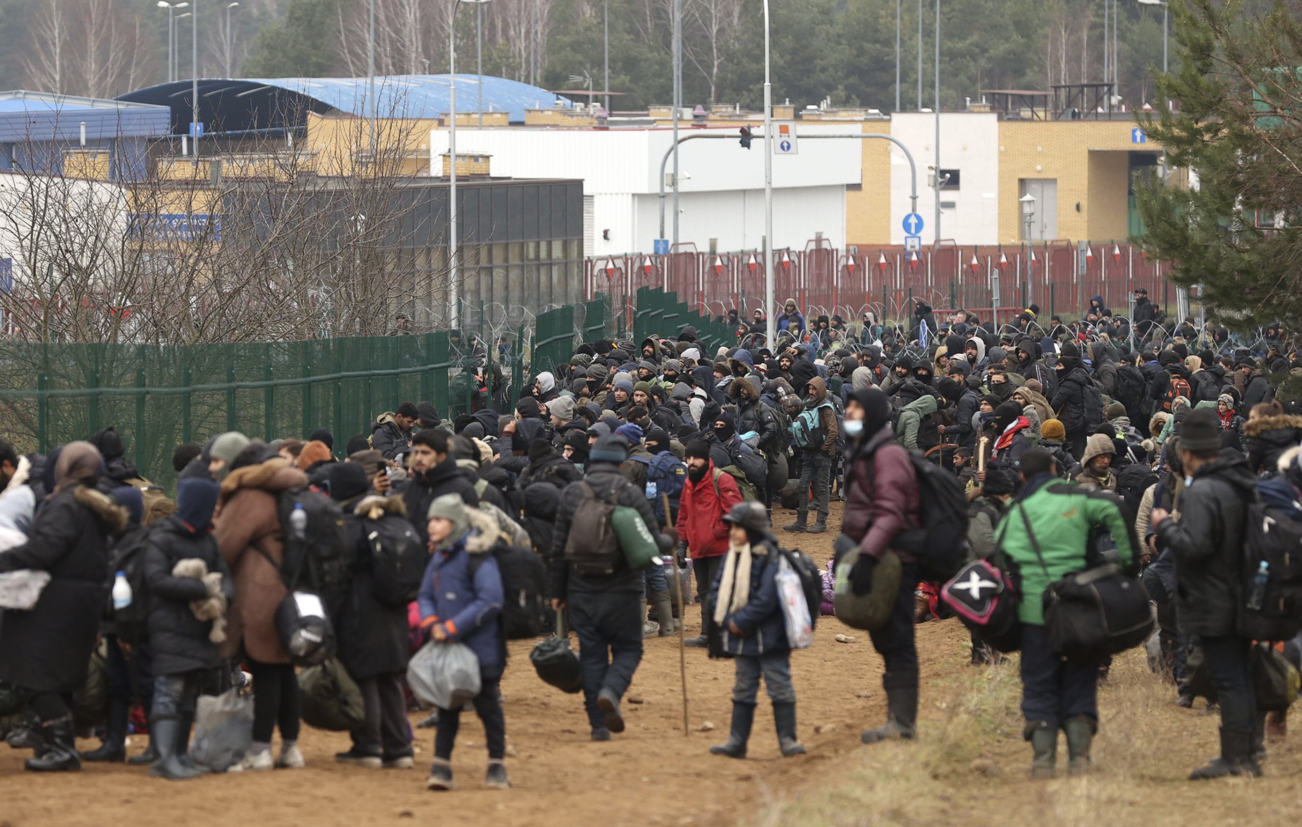 Militarii din Belarus, acuzați de violarea femeilor care încearcă să fugă în Polonia