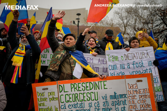 Protest antiguvernamental organizat de AUR în Piaţa Universităţii