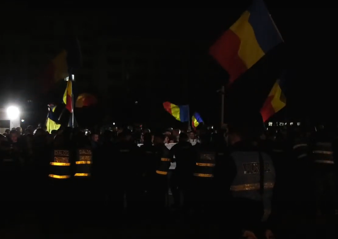 Protest în apropierea sediului CCR, cu o zi înainte de verdictul final privind candidatura lui Călin Georgescu