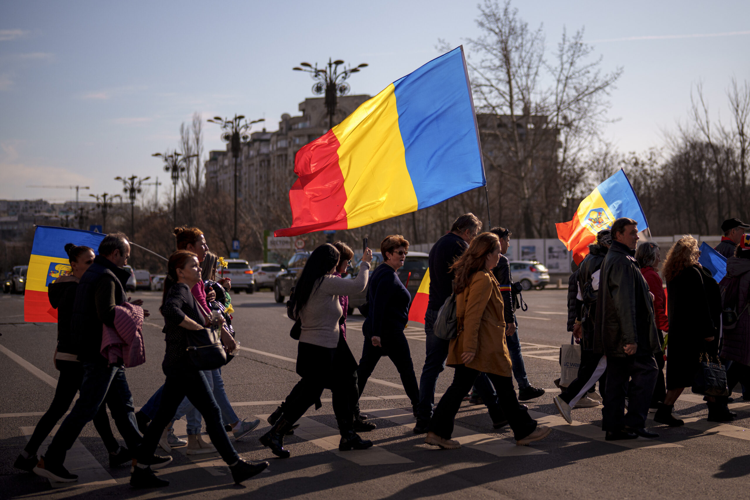 Protest în fața BEC. La ora 18:00 începe ședința privind candidatura lui Călin Georgescu