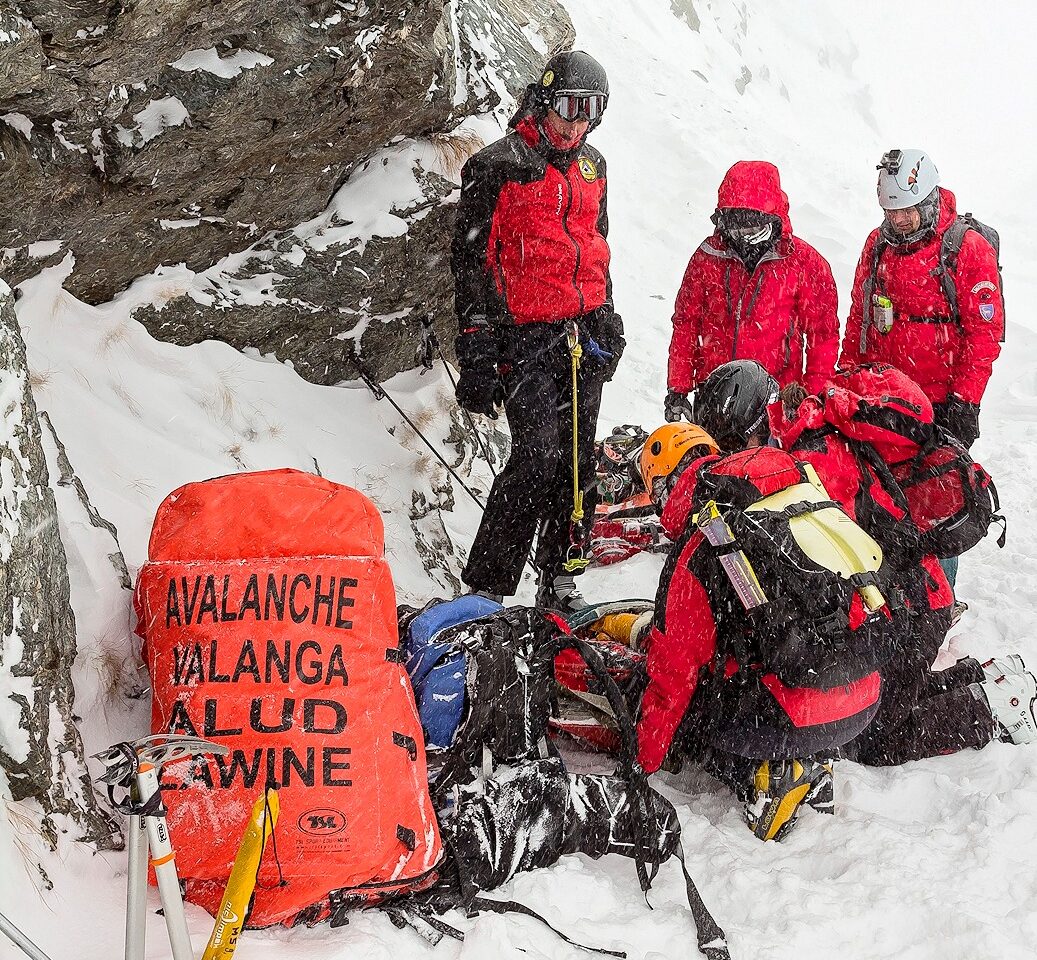 Salvamont: 17 persoane au fost salvate în ultimele 24 de ore, două au ajuns la spital