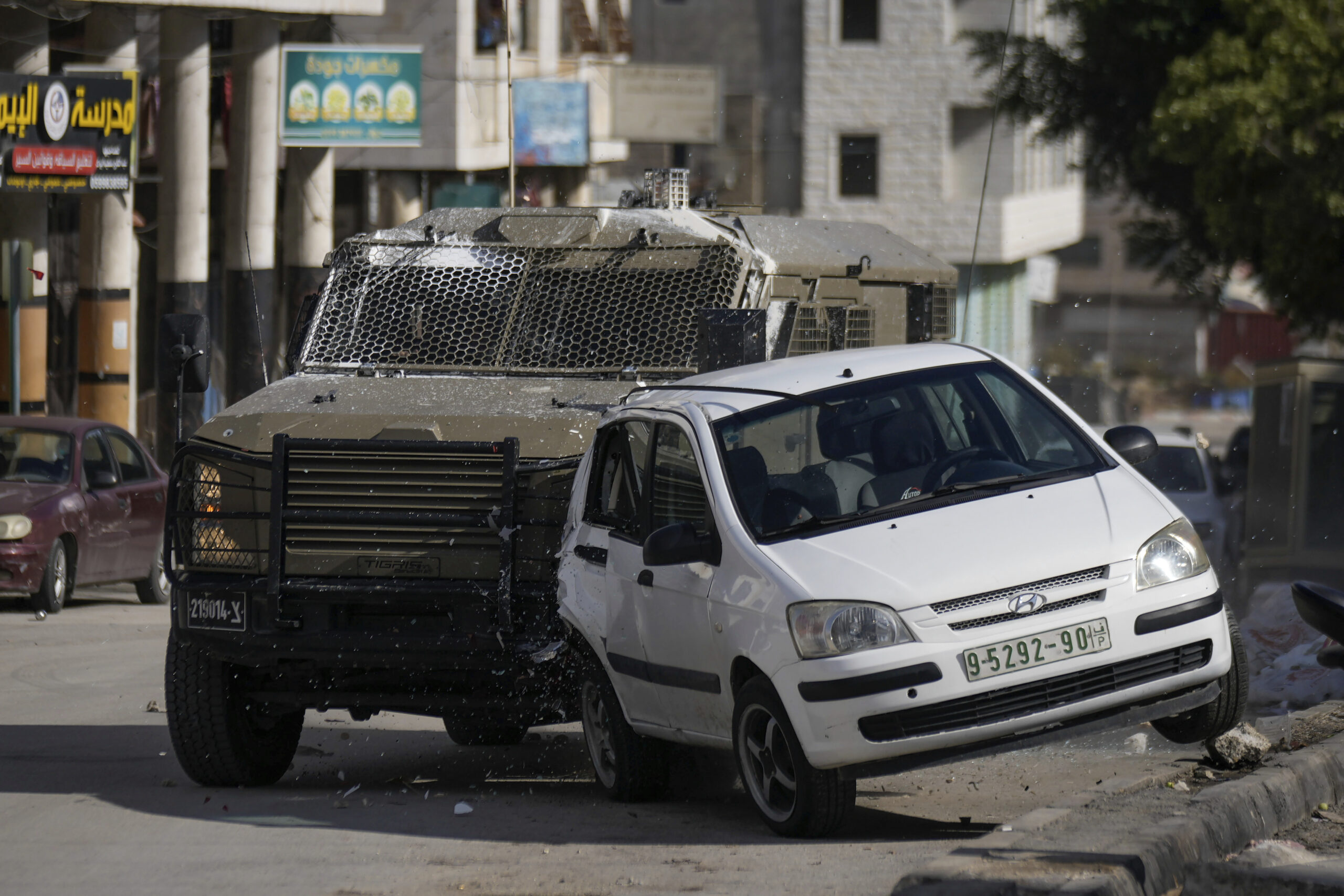 Un vehicul din Israel, lovit de un glonț tras din Liban