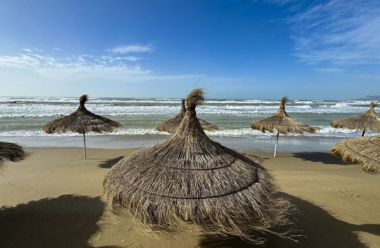 Atenție la fraudele cu vacanțe de vis! MAI lansează campanie de prevenire a fraudei online