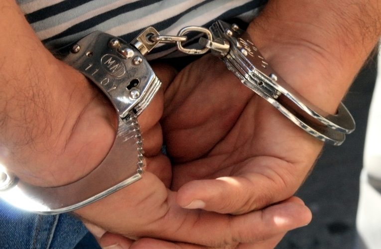 Cinci inculpaţi, arestaţi pentru trafic de droguri. 25 de kg de droguri, găsite la percheziţii