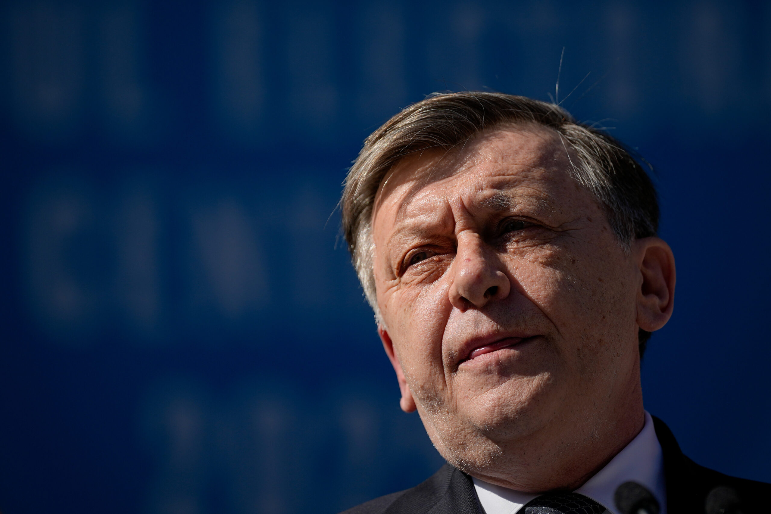 Crin Antonescu critică „peisajul politic trist” și îl acuză pe Nicușor Dan de „jefuirea unei femei fără apărare”