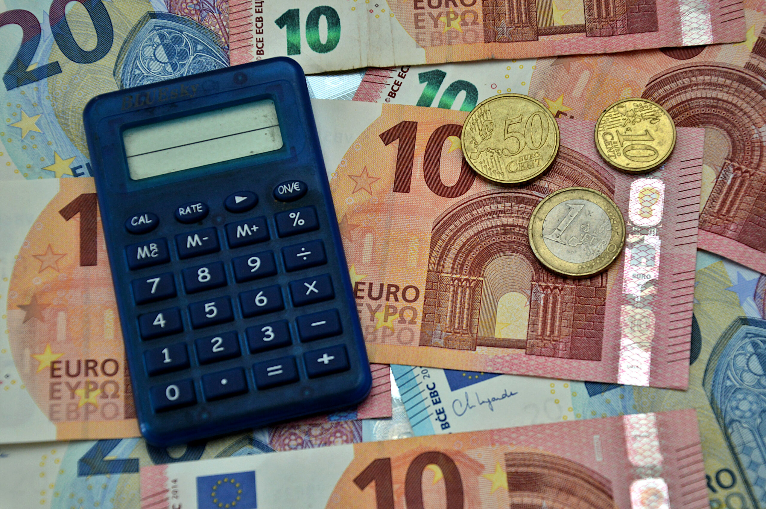 Curs valutar 15 aprilie: Gramul de aur continuă se crească, în timp ce moneda europeană scade