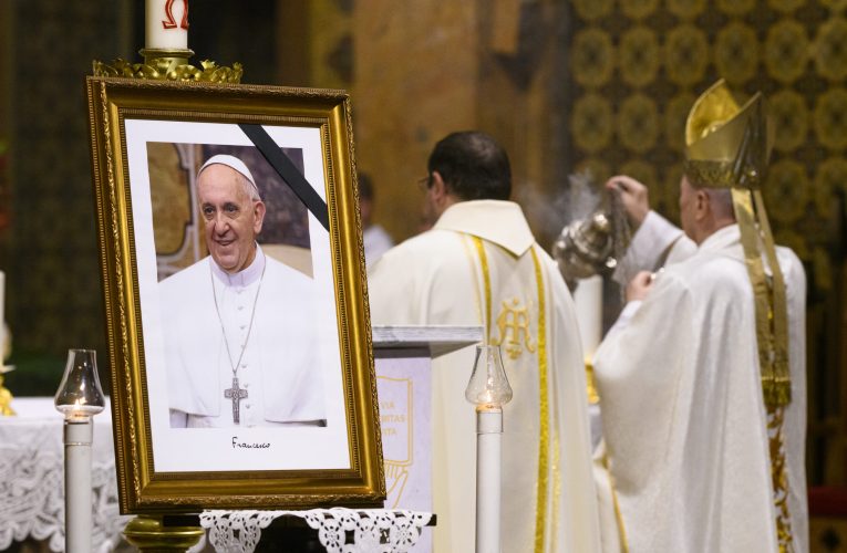 E oficial! Când va fi înmormântat Papa Francisc/Ilie Bolojan și alți lideri ai lumii vor fi prezenți la eveniment