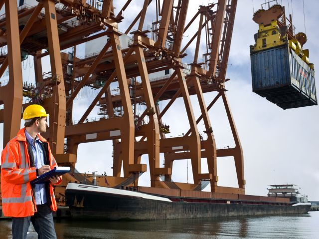 Exporturi reduse cu 0,7% și importuri mai mari cu 6,3% în februarie 2025 față de februarie 2024