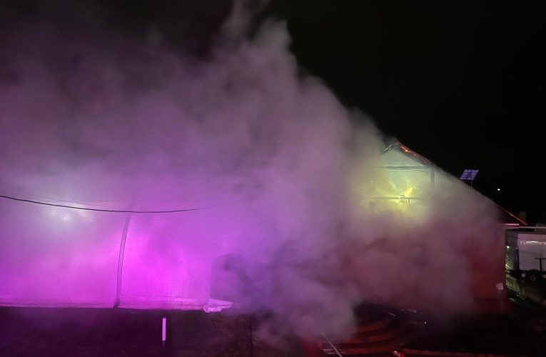 Incendiu devastator la o anexă a unui restaurant din Bacău. O persoană a murit carbonizată