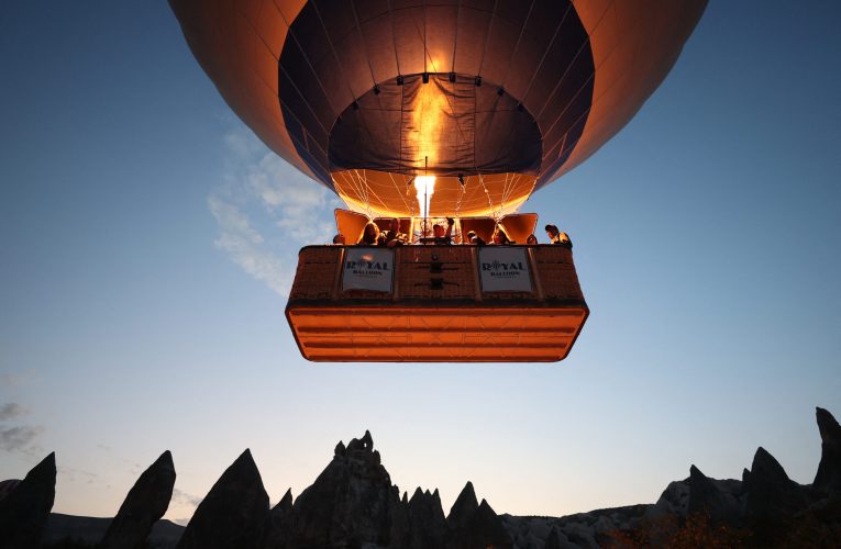 Zboruri de inițiere și ridicări ancorate cu balonul cu aer cald, de 1 Mai, pe Aerodromul din Cisnădie