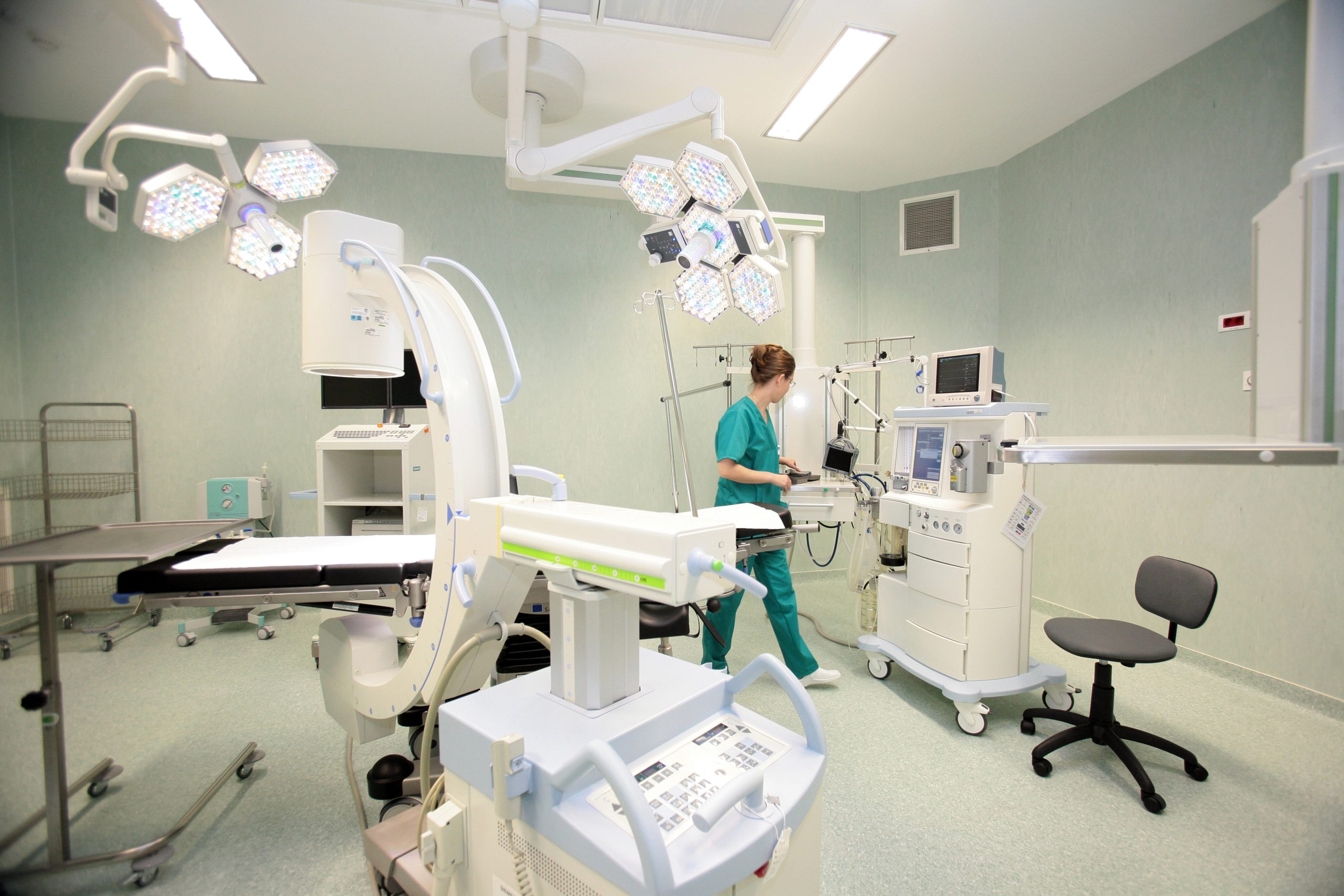 Cinci angajaţi infectaţi ţin în continuare închisă maternitatea din Târgu-Jiu