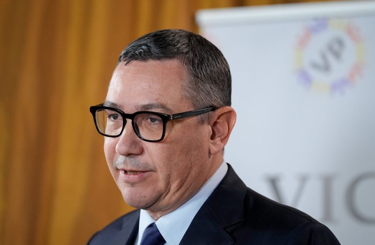 Compania acuzată că ar fi în spatele scandalului fotografiilor îl dă în judecată pe Victor Ponta