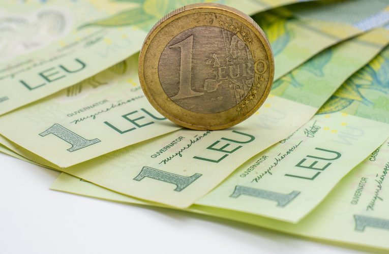 Curs valutar 13 mai. Aurul a crescut din nou, la fel dolarul, lira sterlină și francul elvețian