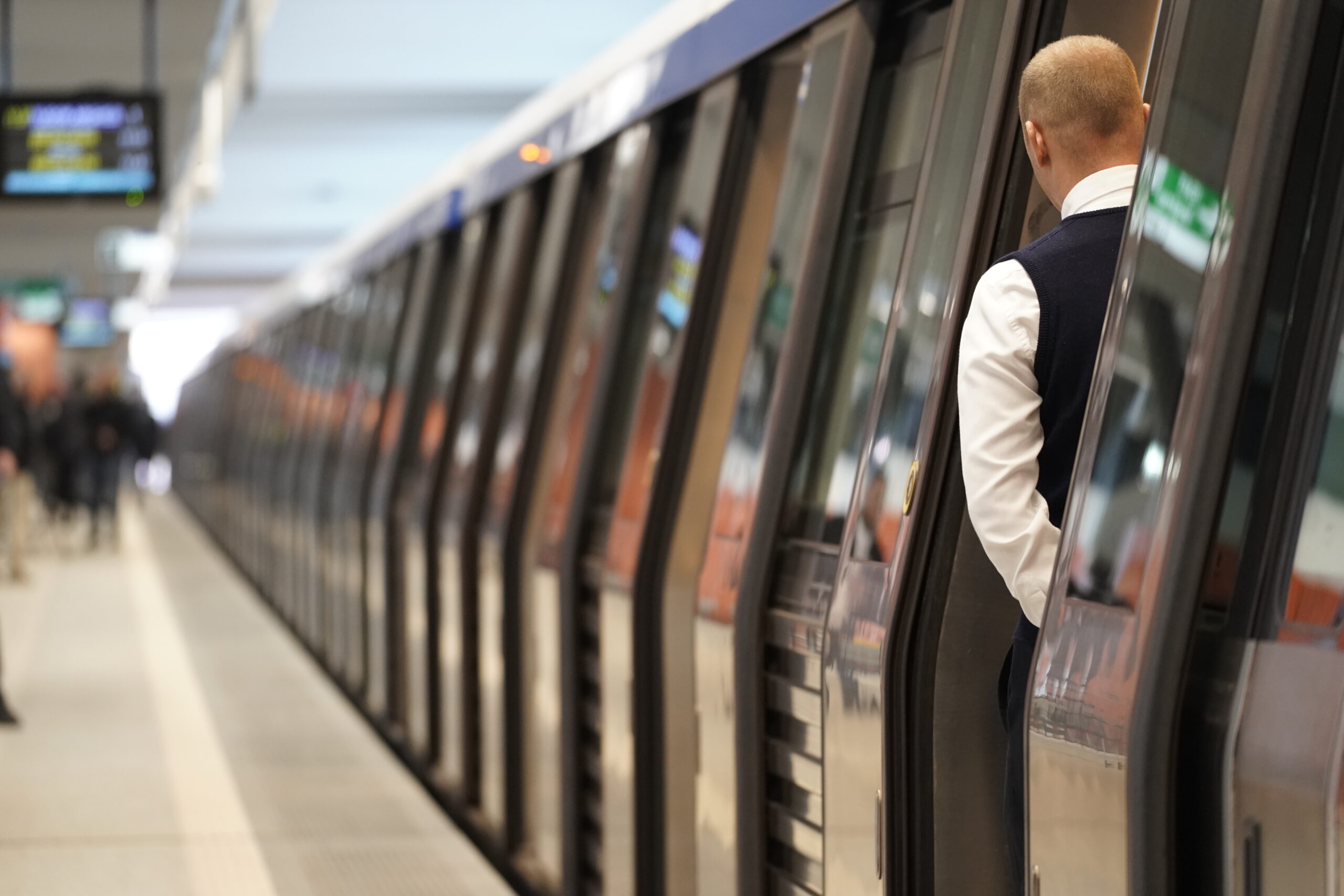 Metrorex acordă zile de concediu pentru mecanicii afectați de sinuciderea pasagerilor