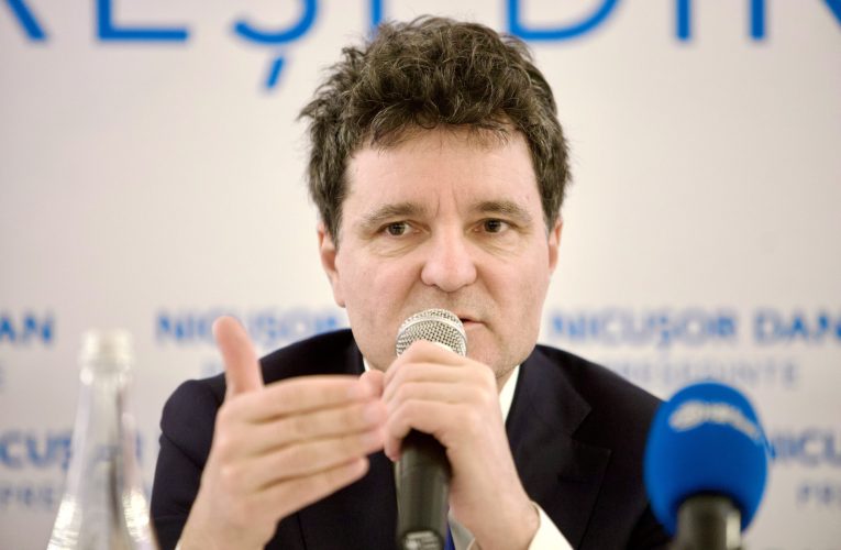 Nicușor Dan: Pozele pe care le-a postat Elena Lasconi sunt un fals grosolan
