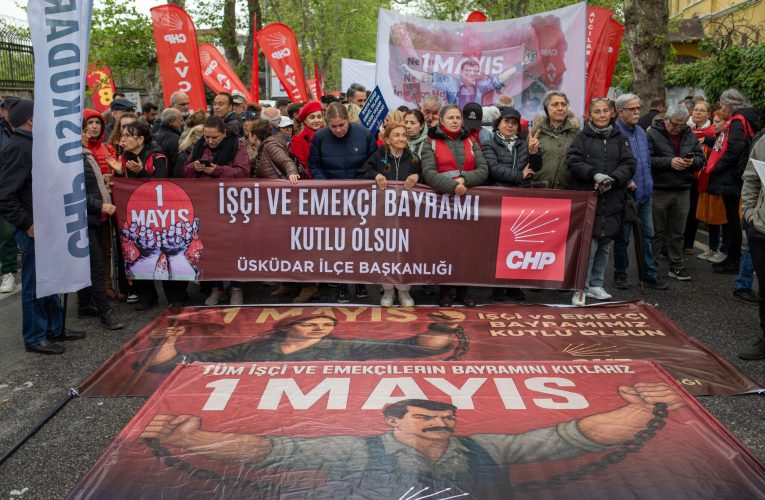 Poliția turcă s-a încăierat cu protestatarii de 1 Mai la Istanbul; sute de persoane reținute