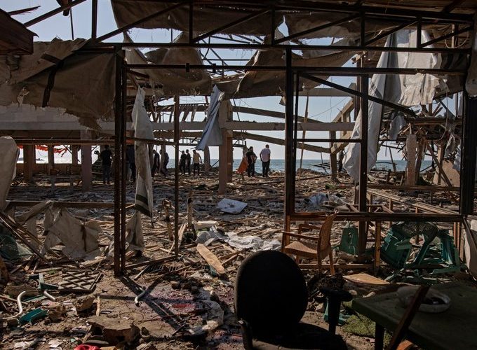 67 de persoane au fost ucise în Gaza în urma unui atac al forţelor israeliene asupra unei cafenele