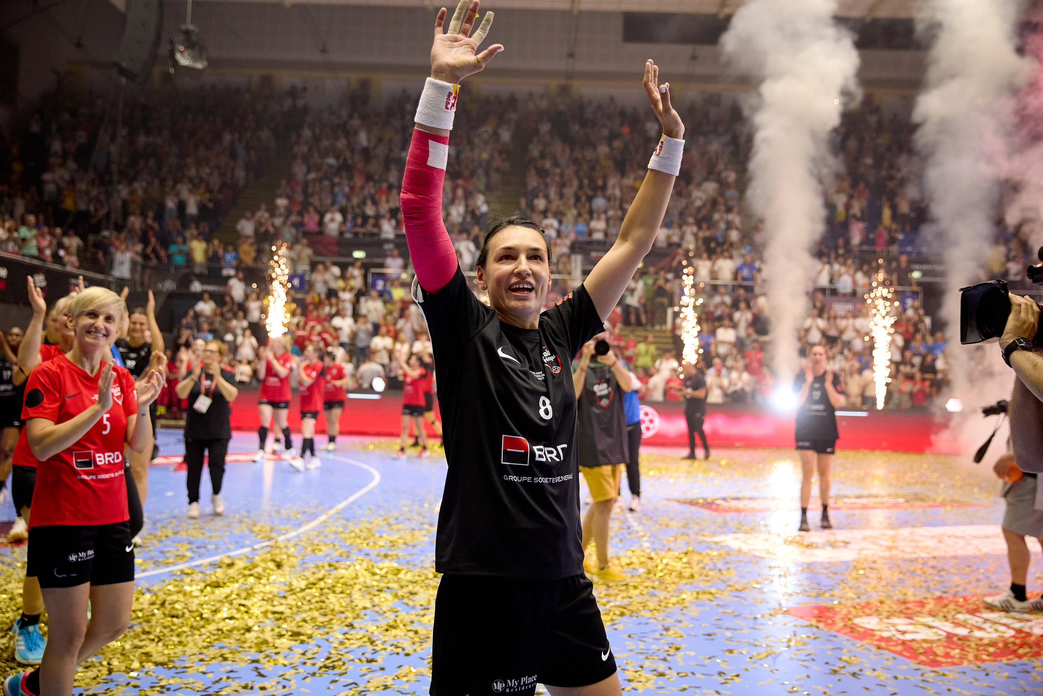 Cristina Neagu și-a încheiat cariera în handbal cu o gală la care a asistat și președintele României