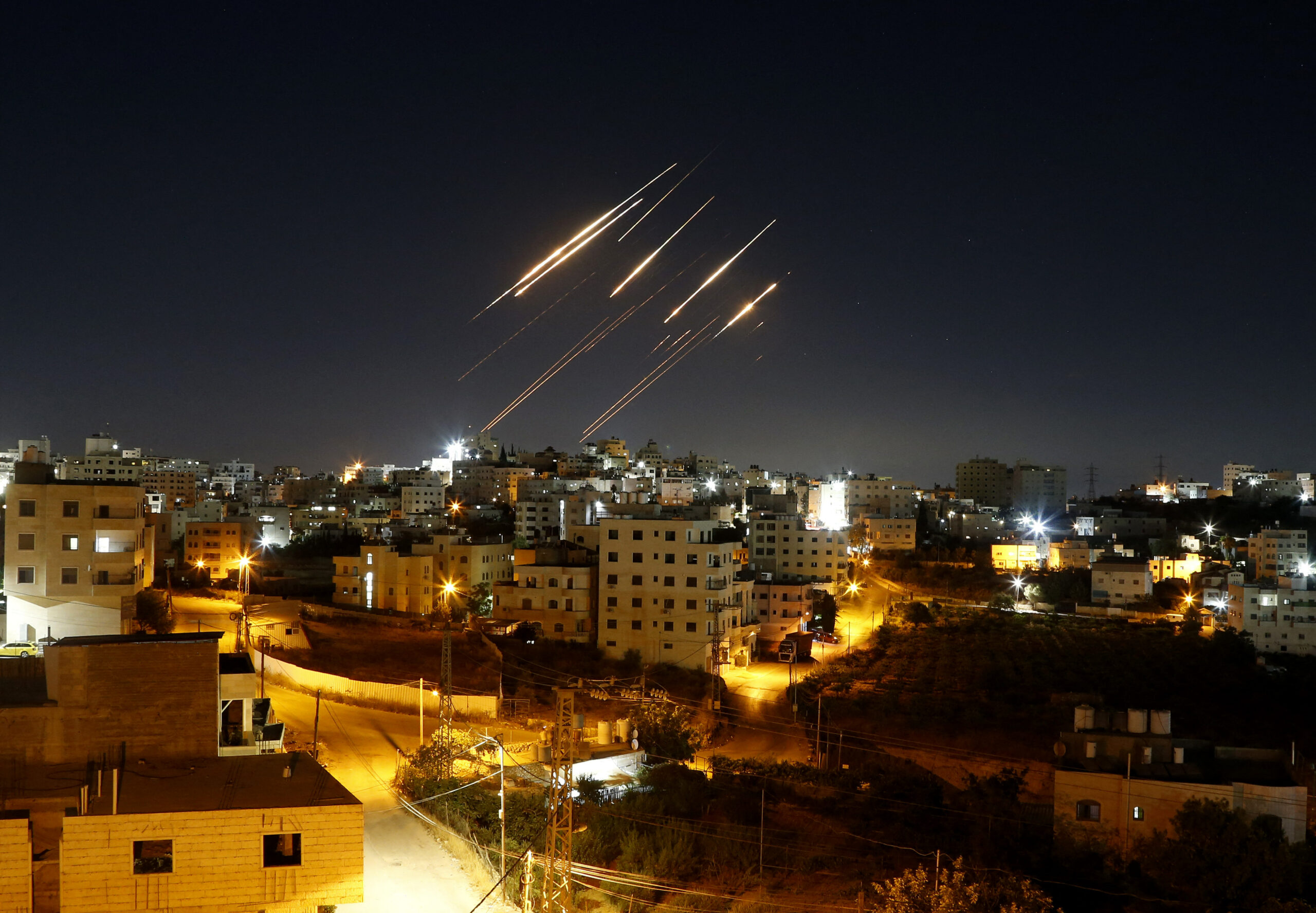 Evacuări în masă din Iran și Israel pe fondul conflictului aerian. Ce țări își retrag cetățenii