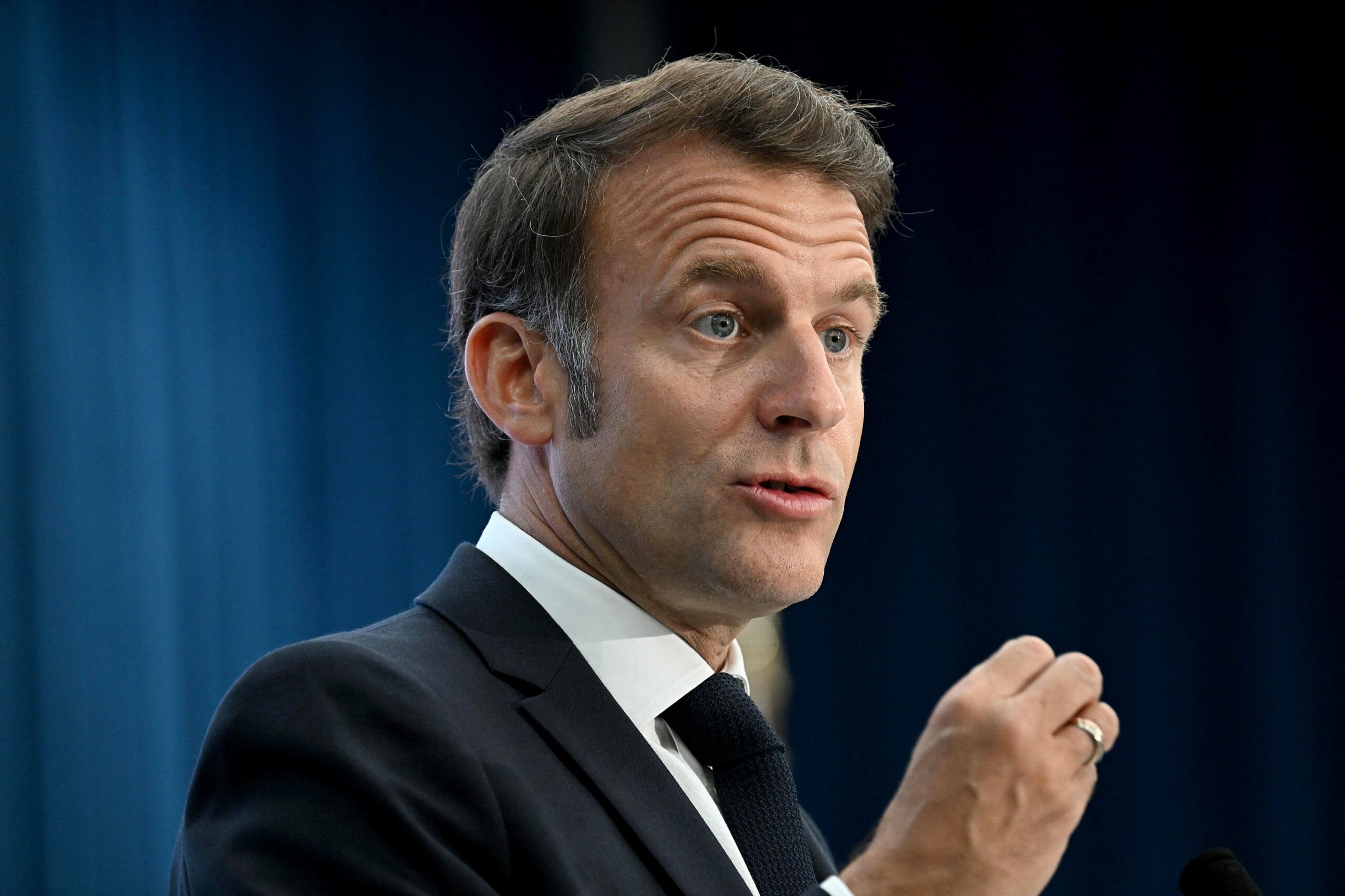 Macron declară că tarifele impuse de statele puternice reprezintă o formă de şantaj