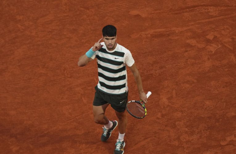 Meci de poveste la Roland Garros. Alcaraz câștigă titlul după ce a salvat 3 mingi de meci în fața lui Sinner