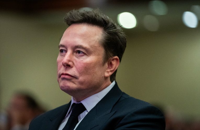 Musk critică propria sa inteligență artificială pentru că a evidențiat violența politică de dreapta