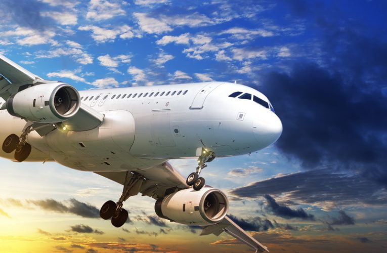 Preţurile biletelor de avion transatlantice scad. Vest-europenii renunţă la călătoriile în SUA
