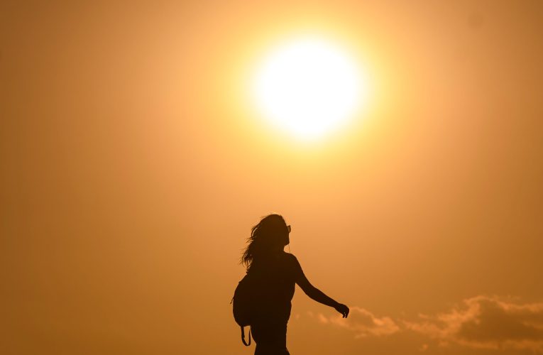 Vreme extremă: Cod portocaliu de vijelii și weekend cu temperaturi tropicale