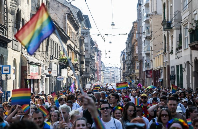Zeci de europarlamentari vor participa la marșul Pride din Budapesta, pentru a-l sfida pe Viktor Orbán