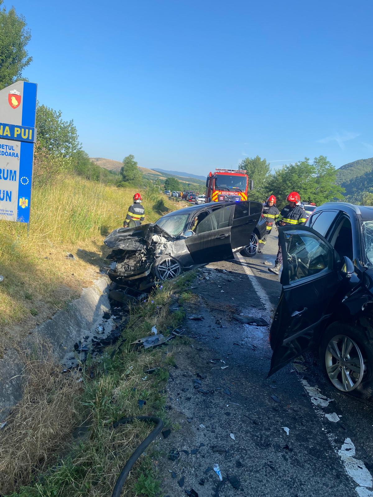 Accident grav în Hunedoara. Trei persoane rănite / S-a intervenit cu elicopter SMURD
