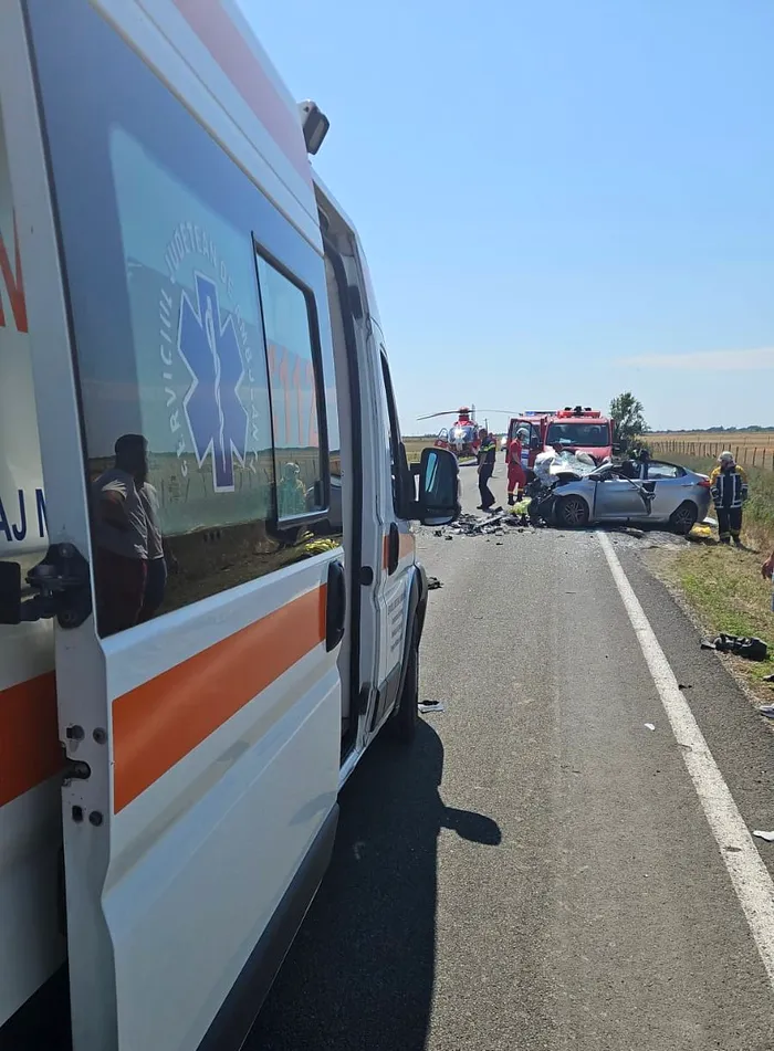 Accident grav în județul Arad. Două persoane au murit și alte patru au fost rănite
