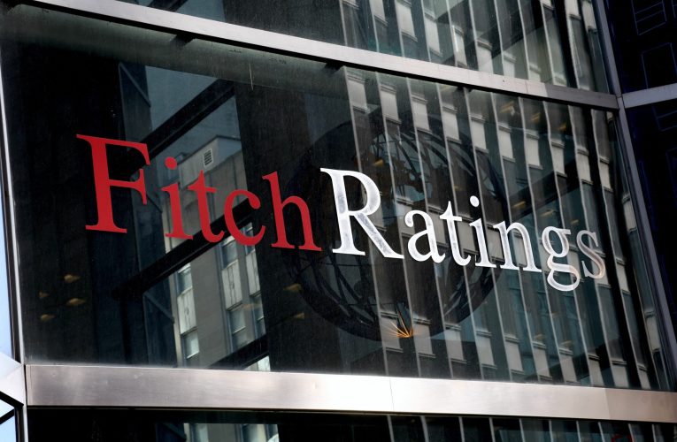 Agenția de rating Fitch: Măsurile luate de Guvernul Bolojan vor pune presiune asupra creşterii economice, dar vor crește și inflația