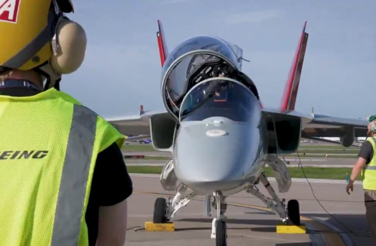 Angajații Boeing, care produc avioane de luptă pentru armata SUA, amenință cu grevă