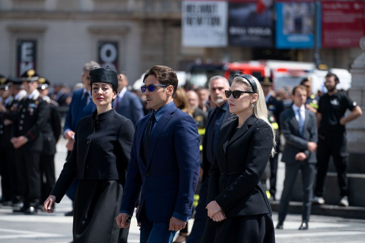 Așchia sare departe de trunchi? Fiul lui controversatului Silvio Berlusconi plănuiește să intre în politică 
