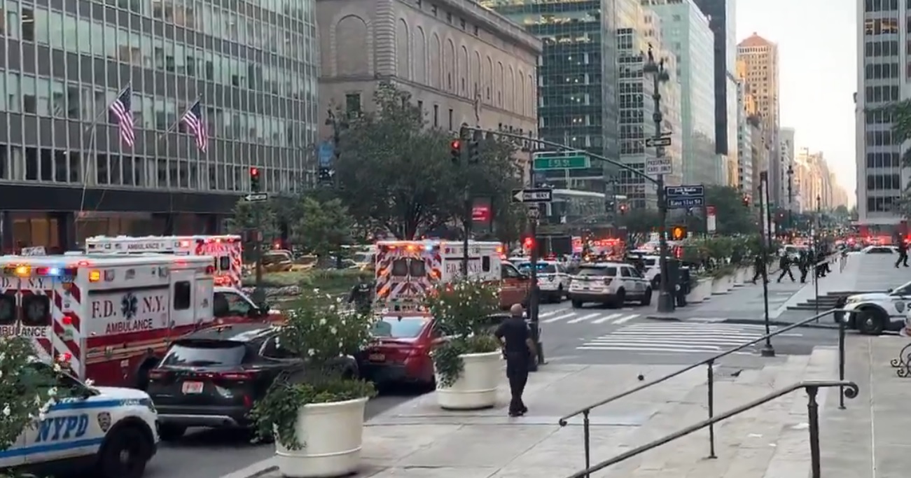 Atac armat în centrul Manhattanului, cinci morți, inclusiv un polițist